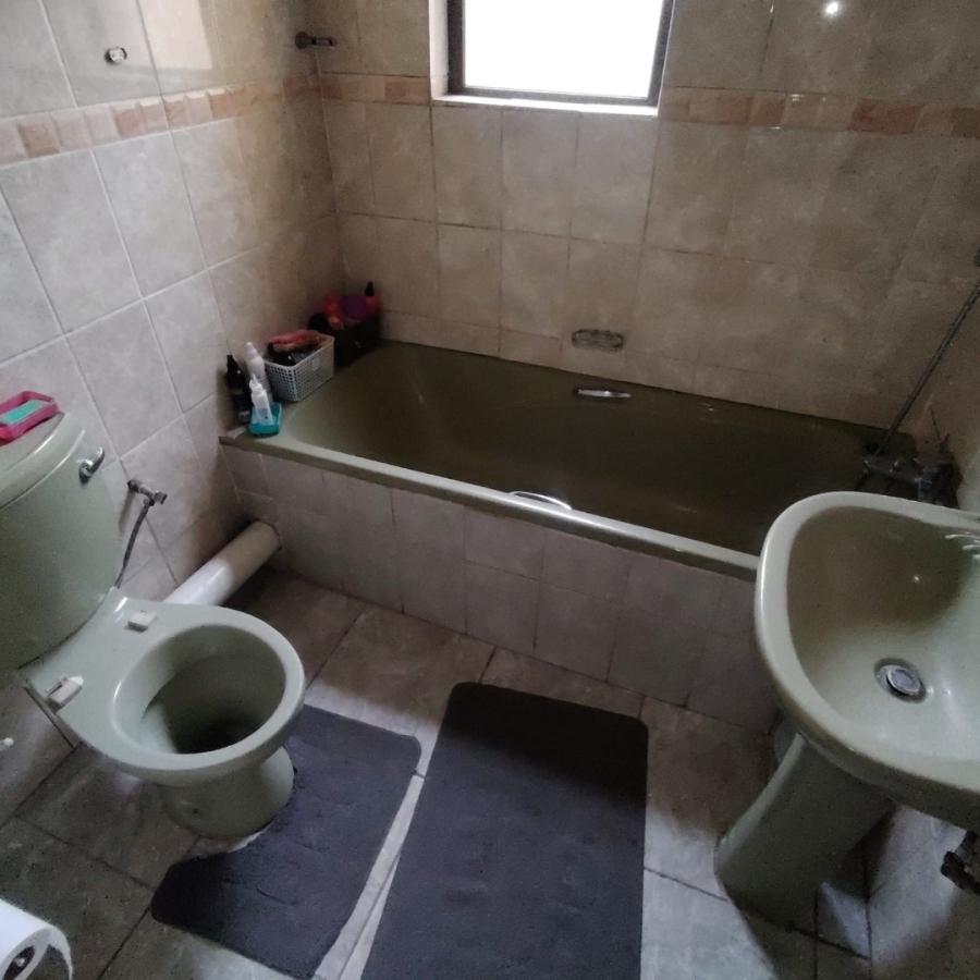 6 Bedroom Property for Sale in Mdantsane Nu 17 Eastern Cape